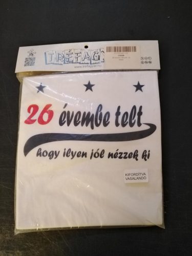 26 évembe telt póló - M 