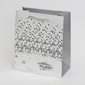 Dísztasak 20x24 cm fehér mintás