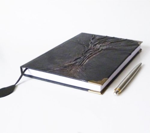 Bőr borítású napló - fekete fa mintával A5
