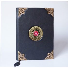 Bőr borítású napló - piros kővel I. A5