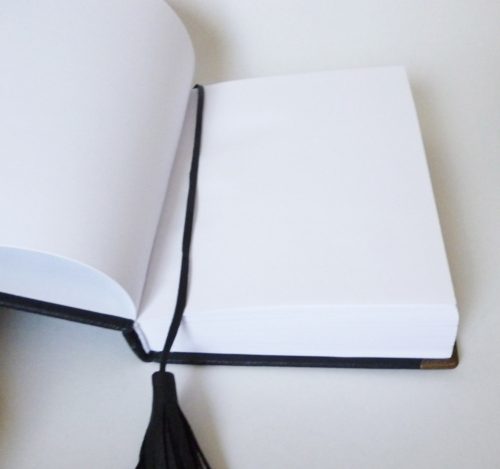 Bőr borítású napló - piros kővel II. A5