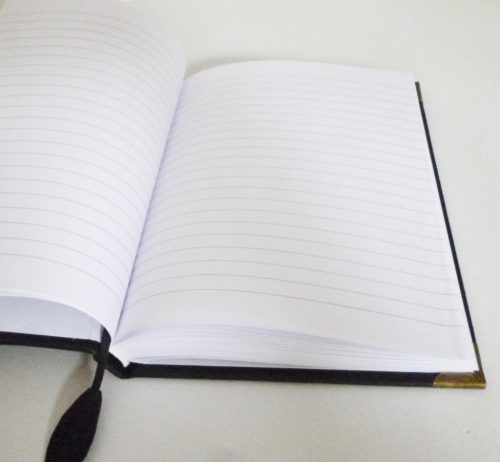 Bőr borítású napló - fehér, bordó kővel